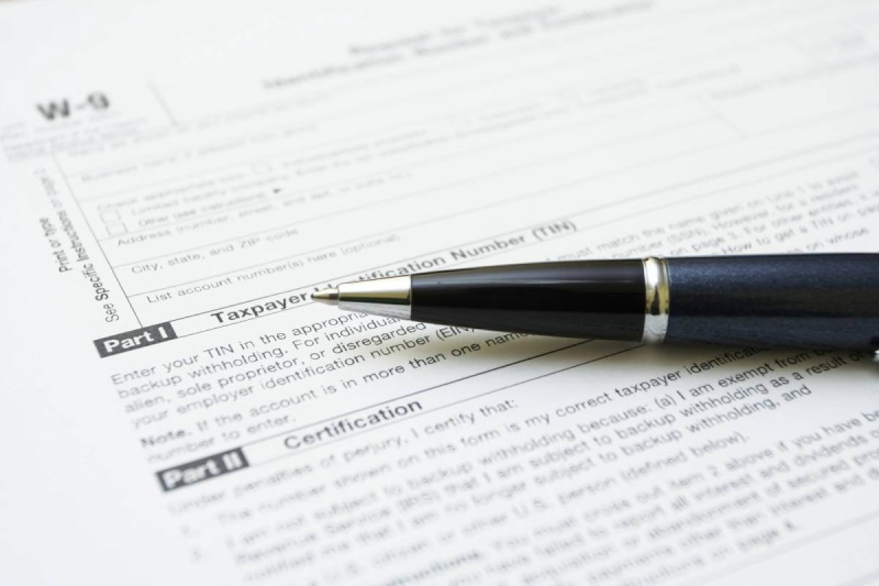 What Year-End Moves Can Protect Connecticut Owners From Form W9 Mistakes?